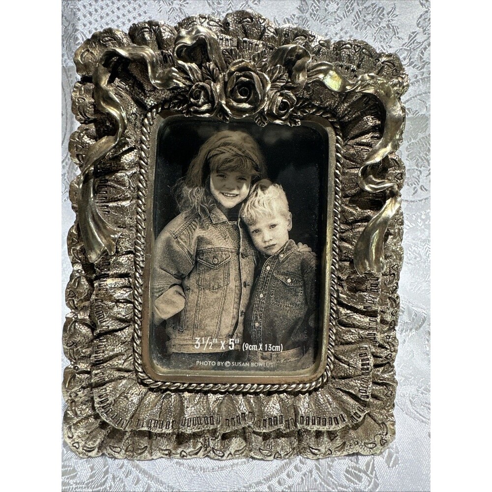 Vintage  Picture Frame Gold Tone Lace maybe Hard plastic not sure
